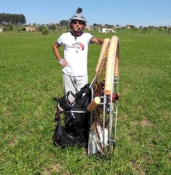 Proprietário de lote encontra no Terras de Sta. Cristina V lugar ideal para voar de paramotor